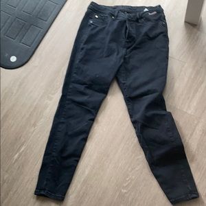 Black Curvy Jeans